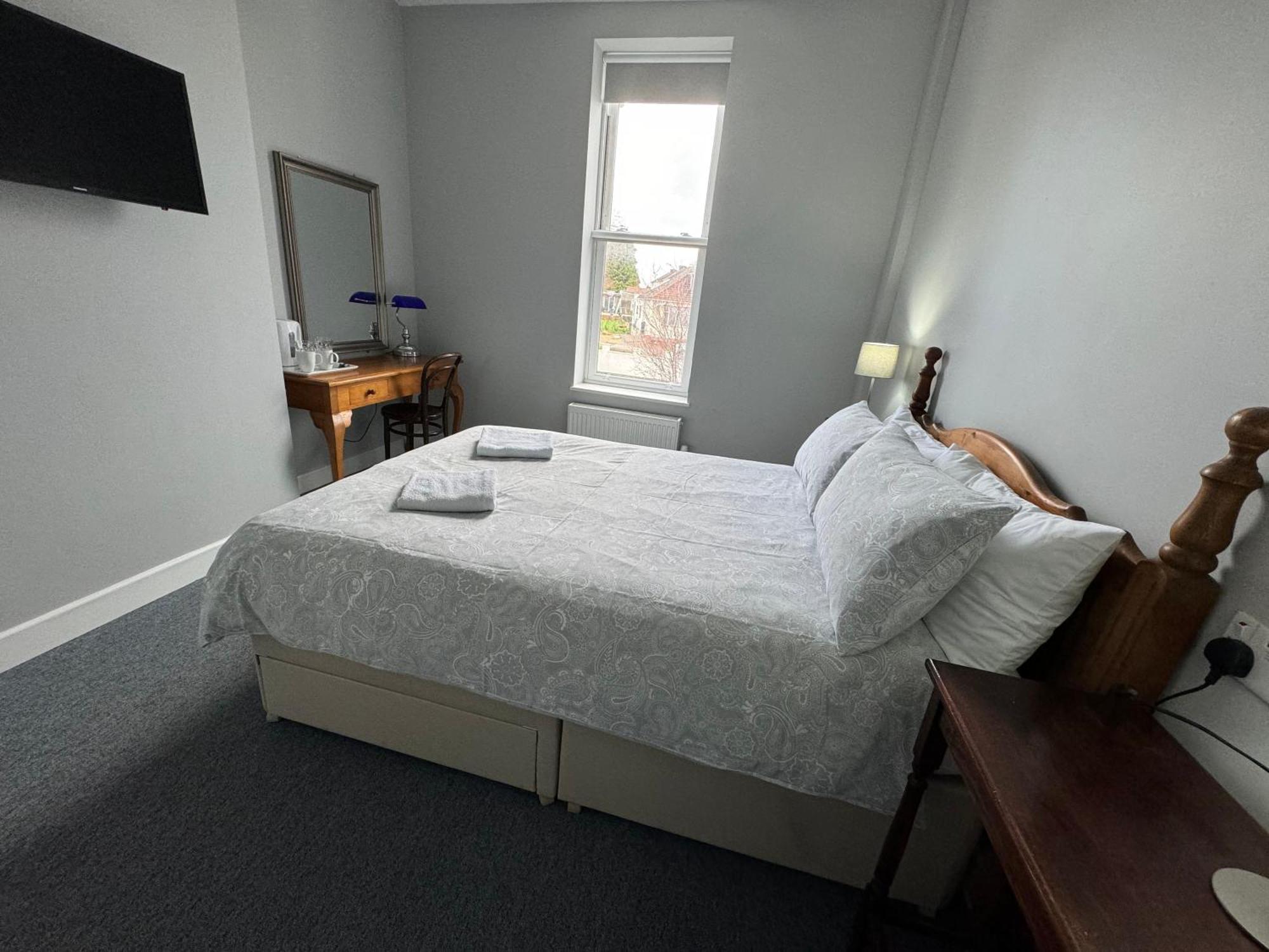 The Elms Guest House Bristol Filton Экстерьер фото