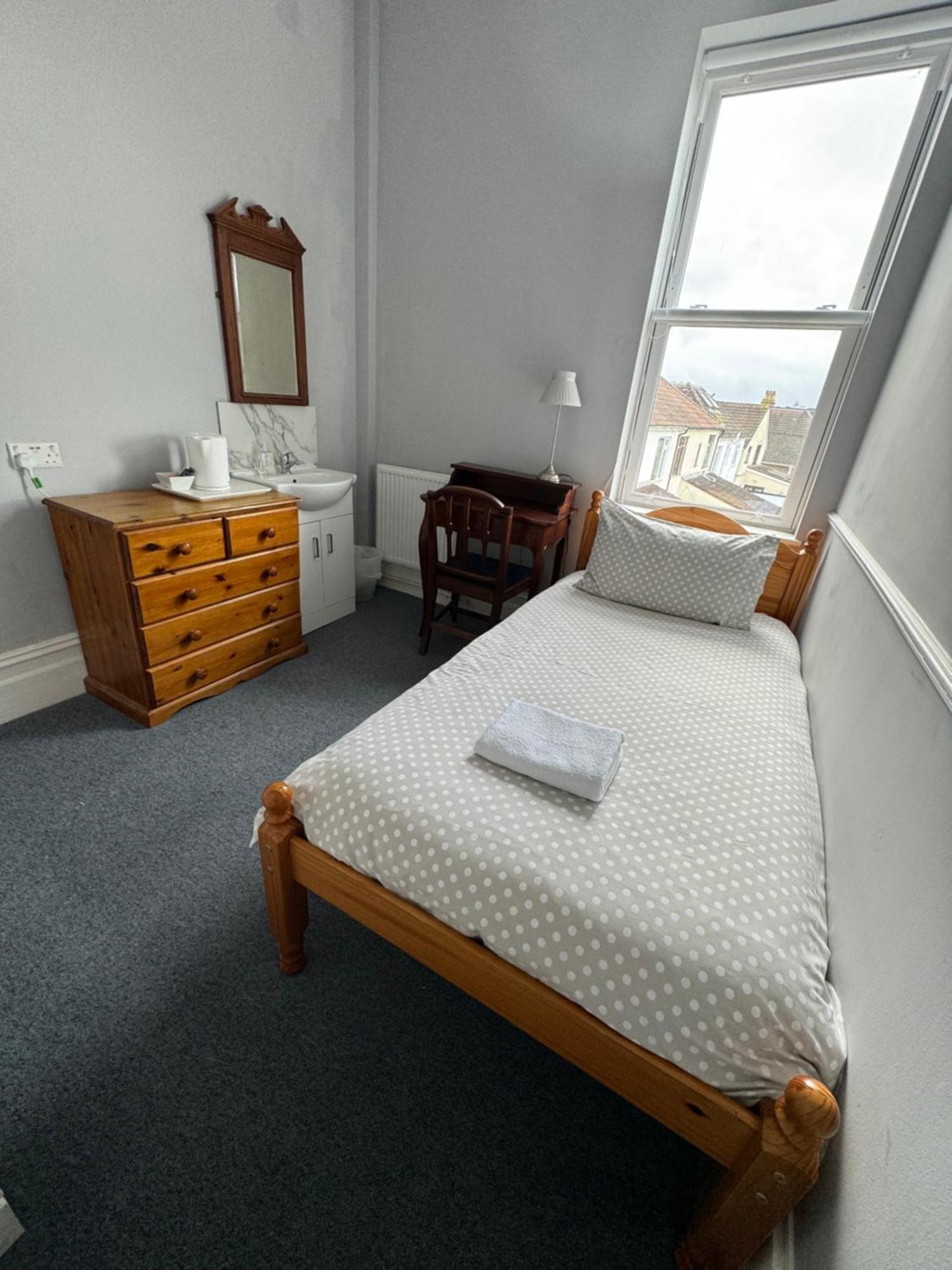 The Elms Guest House Bristol Filton Экстерьер фото