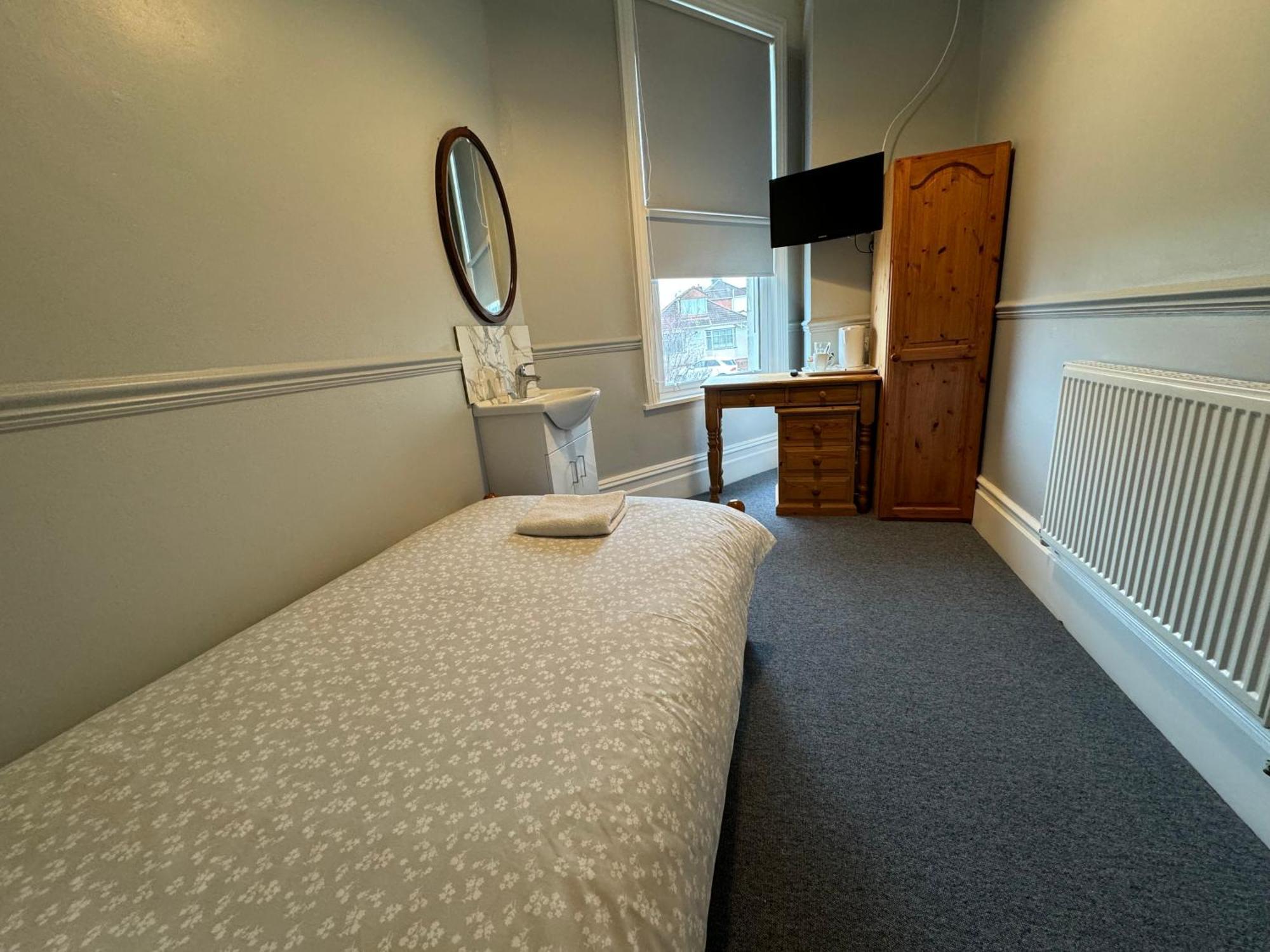 The Elms Guest House Bristol Filton Экстерьер фото